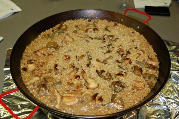 PAELLA DE ALCACHOFAS Y BOLETUS